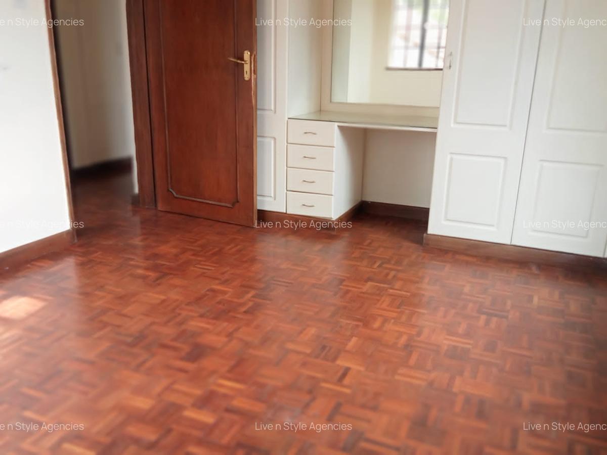 4 Bed House with En Suite in Runda - 15