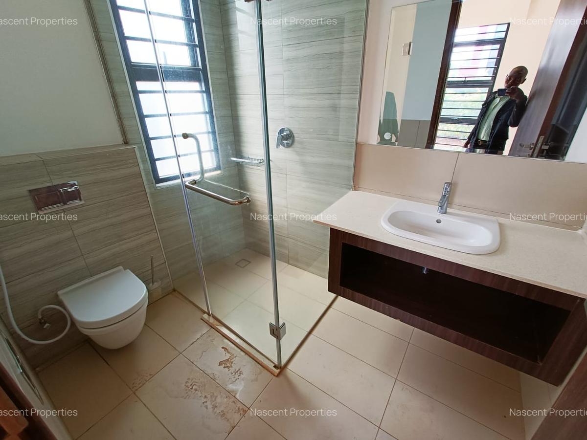 4 Bed House with En Suite at Garden Estate - 8