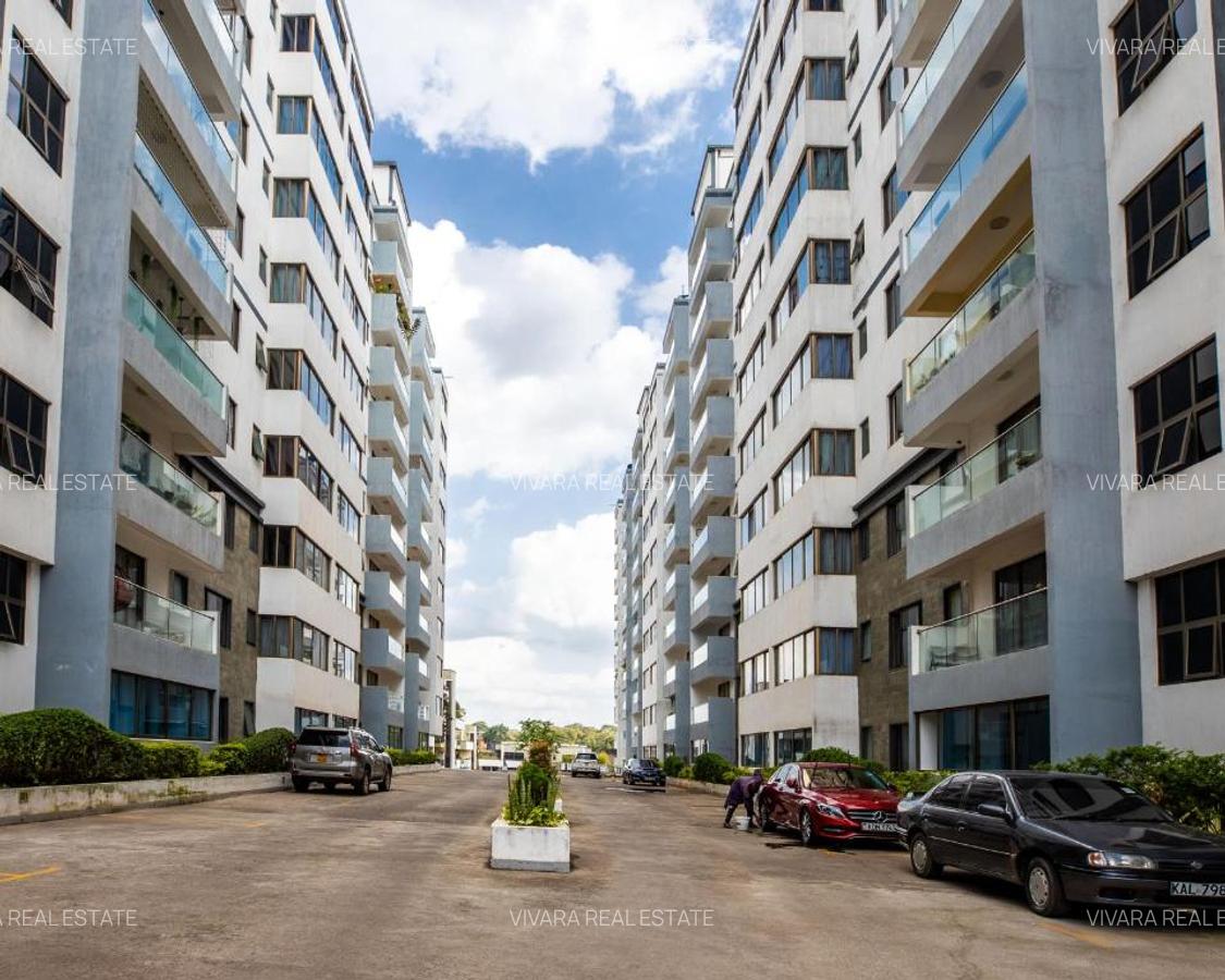 3 Bed Apartment with En Suite in Lavington - 3