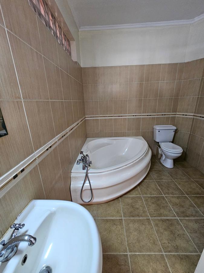 3 Bed Apartment with En Suite at Lavington - 13