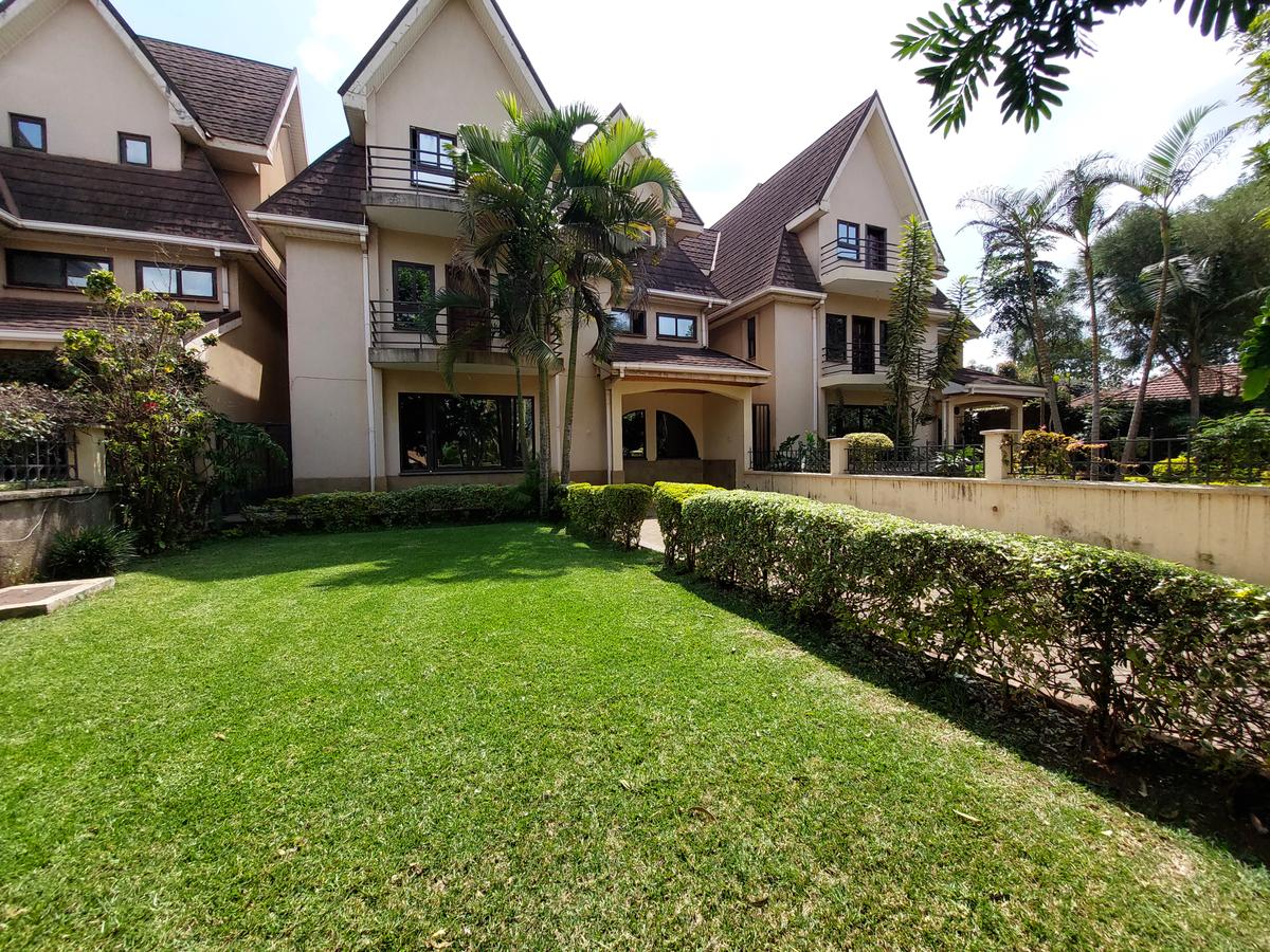 5 Bed Townhouse with En Suite at Lavington - 2