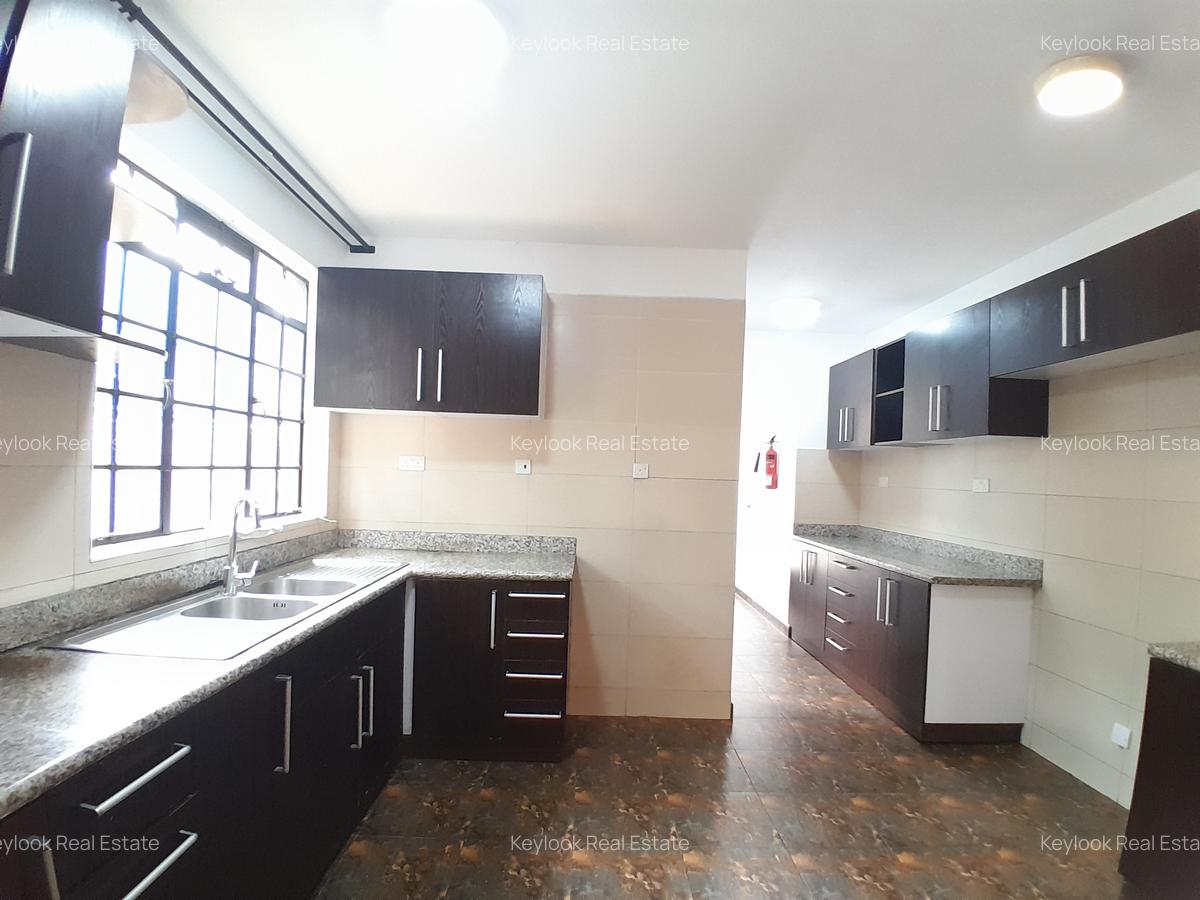 4 Bed Townhouse with En Suite at Lavington - 5