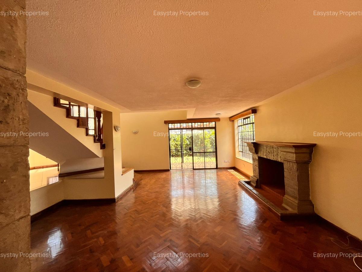 4 Bed Townhouse with Garden in Spring Valley - 2