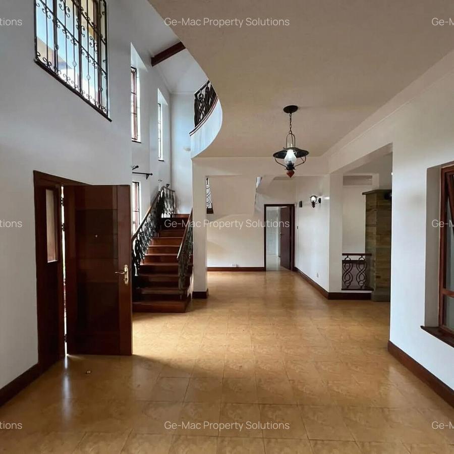 5 Bed House with En Suite in Runda - 12