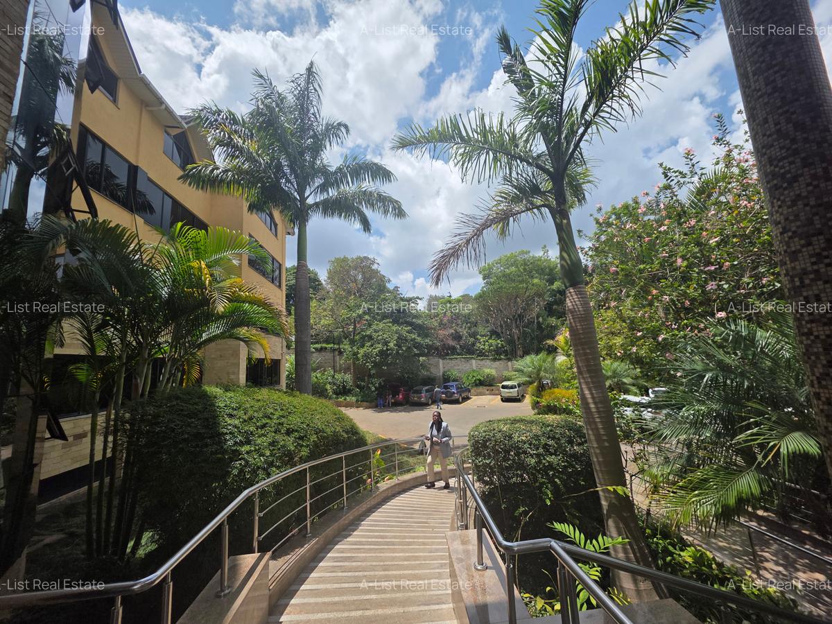 697 ft² Commercial Property with Service Charge Included at Brookside Drive - 3