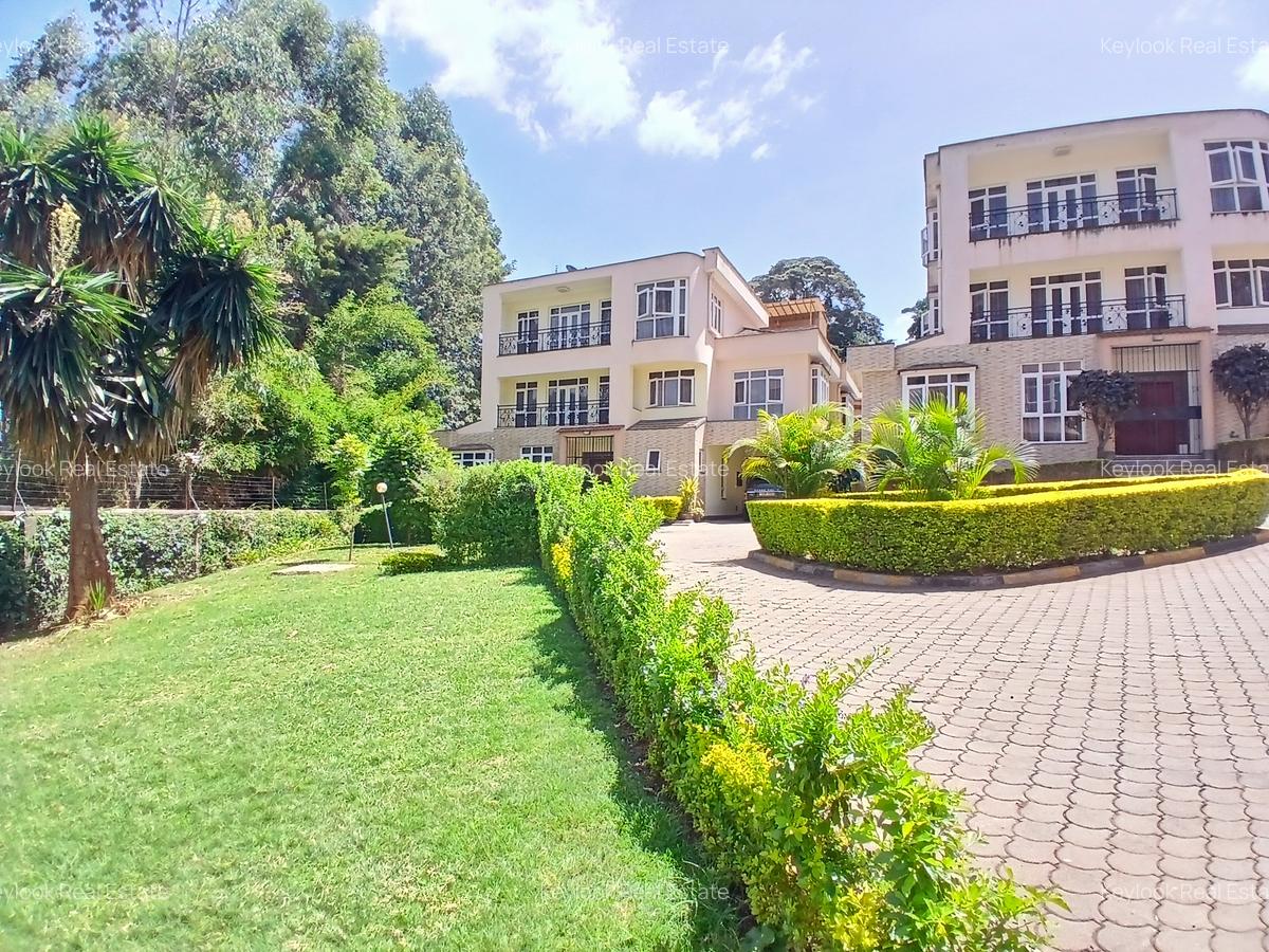 5 Bed Townhouse with En Suite at Lavington Green - 1