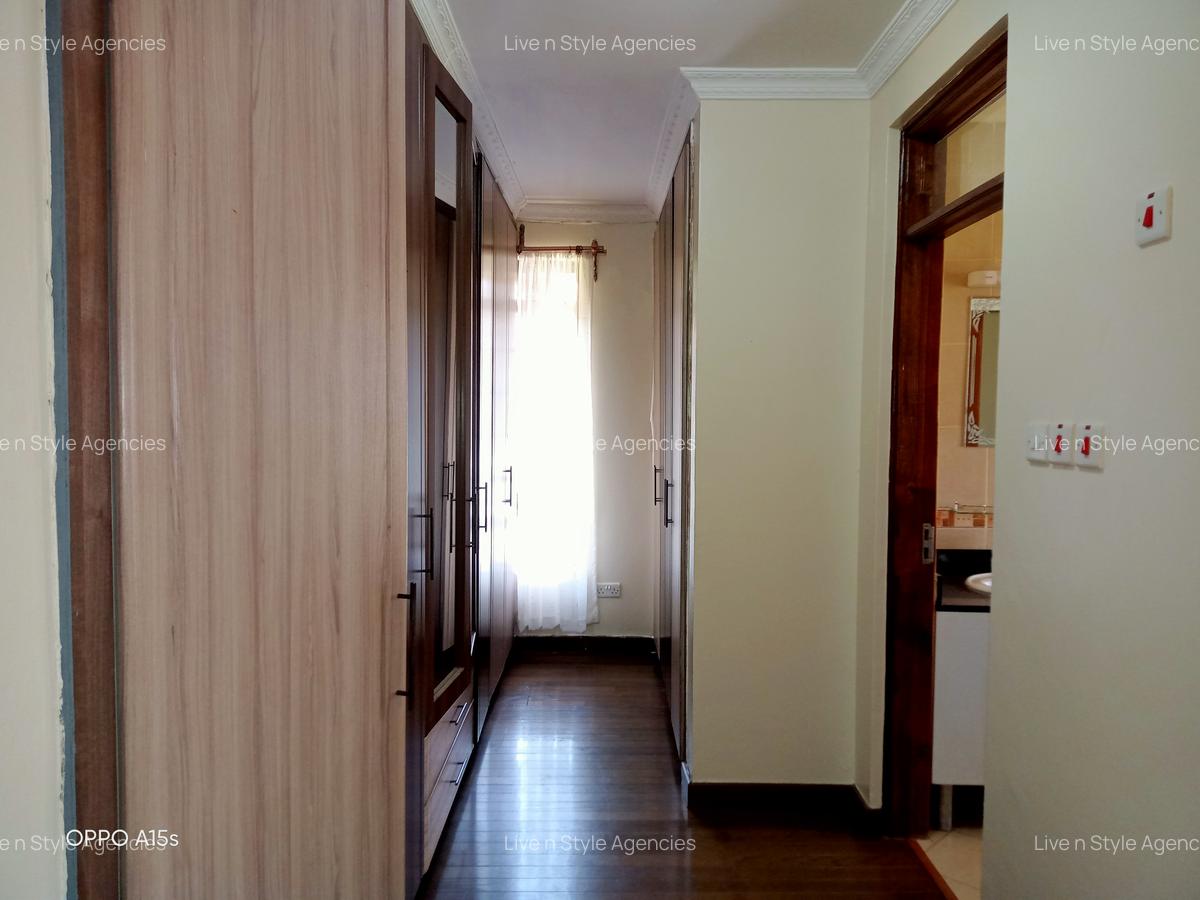 5 Bed Townhouse with En Suite in Runda - 16