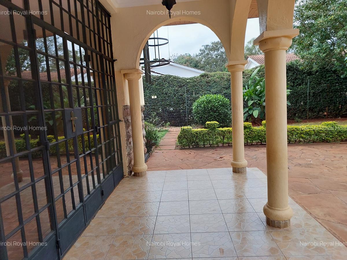 4 Bed House with En Suite at Acacia Drive - 12