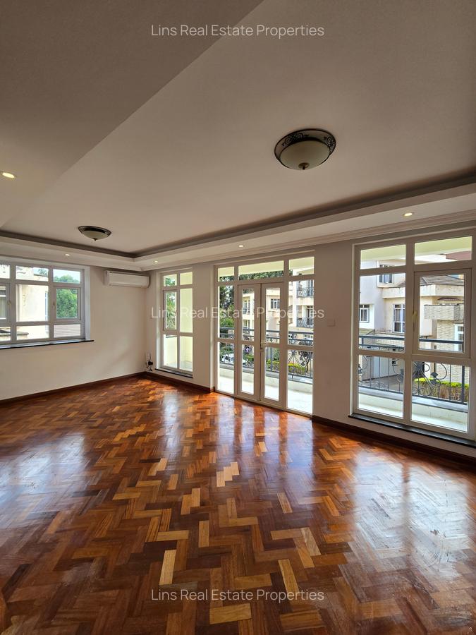 5 Bed Townhouse with En Suite in Lavington - 16