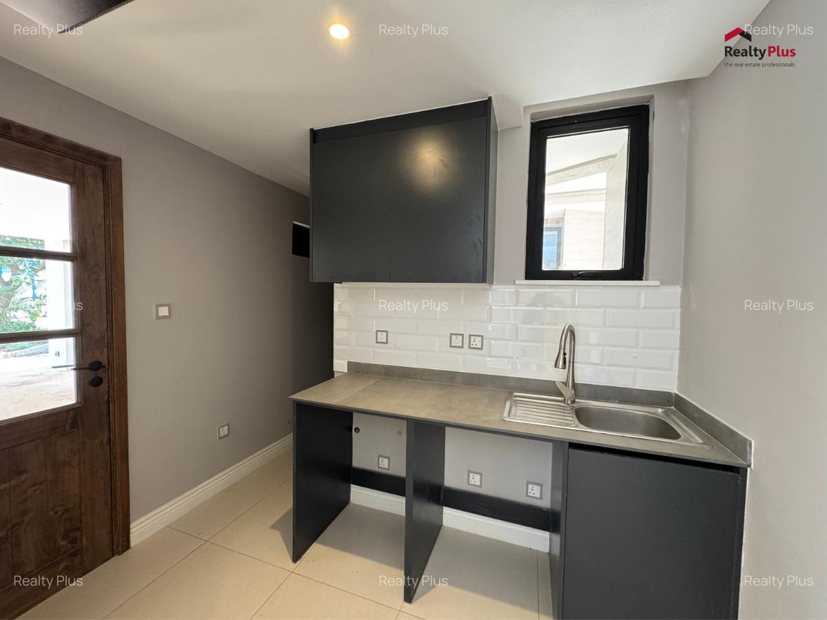 4 Bed Townhouse with En Suite in Runda - 5