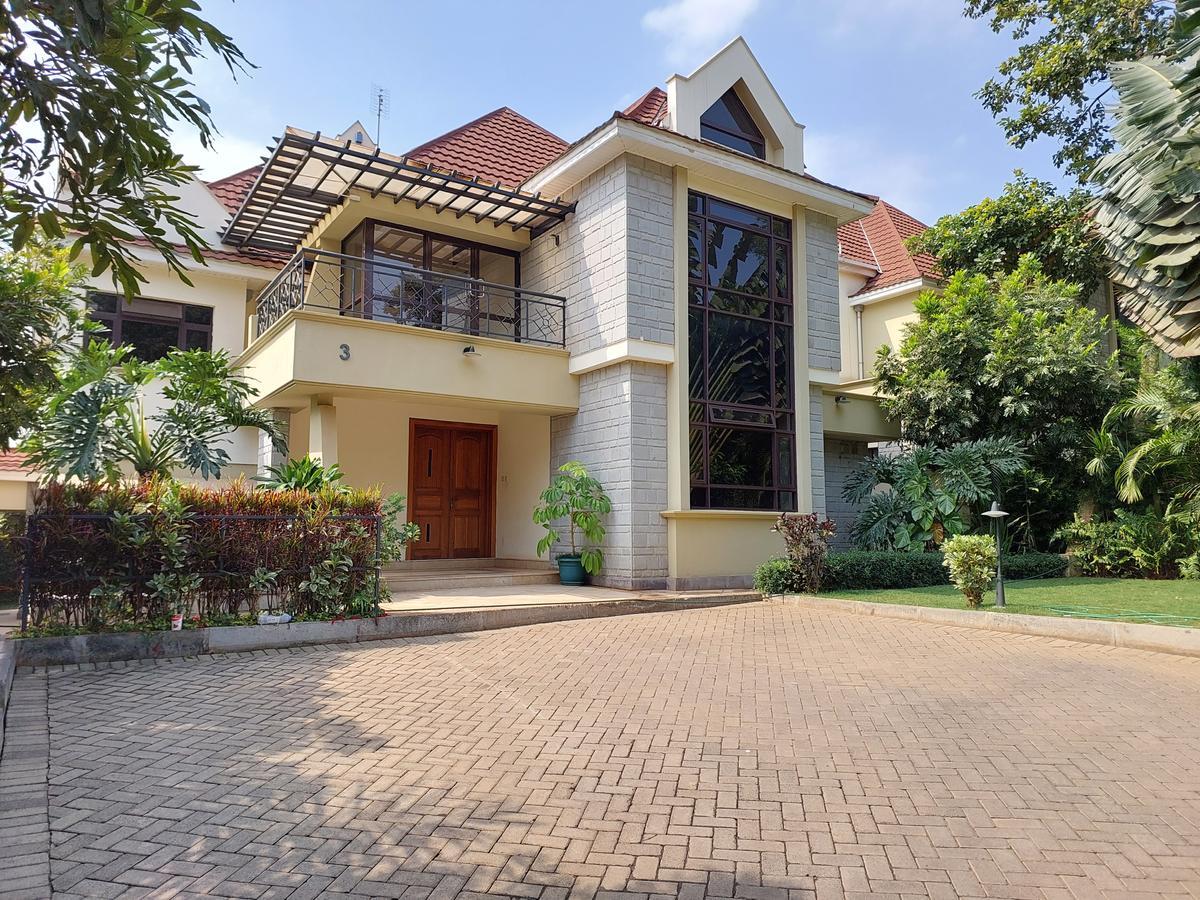 5 Bed Townhouse with En Suite in Lavington - 2