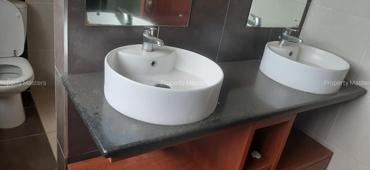 4 Bed Villa with En Suite at Ridgeways - 17