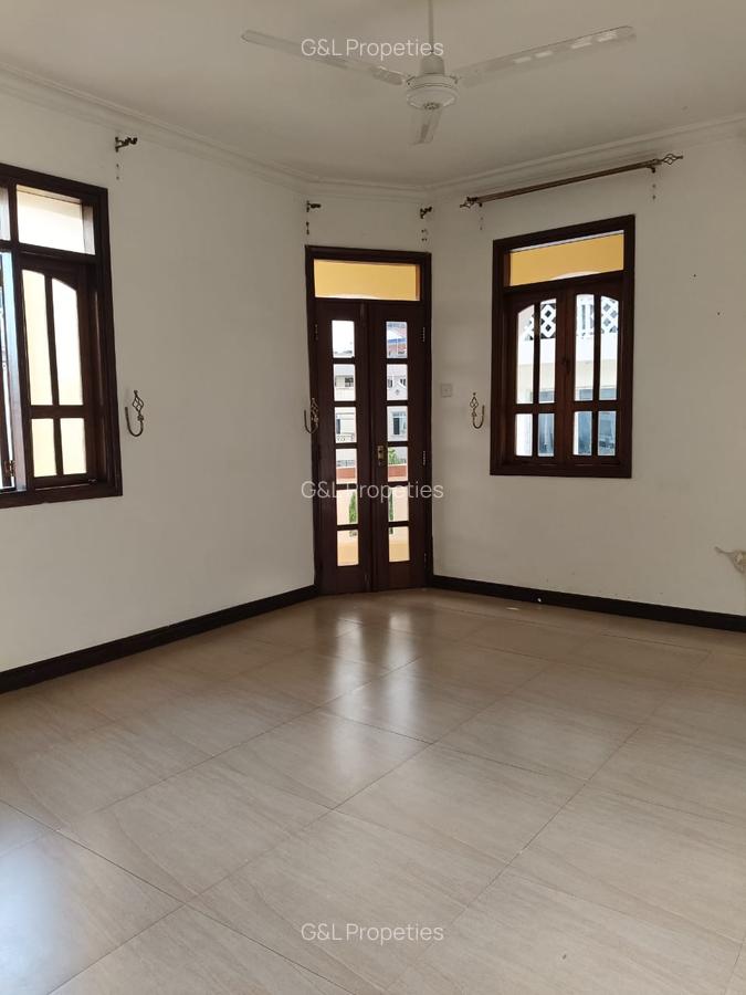 4 Bed Apartment with En Suite at Links Road - 14