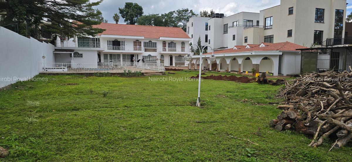 5 Bed House with En Suite at Lavington Green - 10