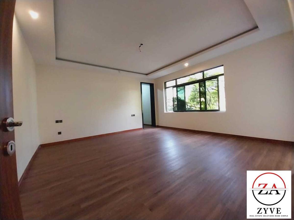 5 Bed Townhouse with En Suite in Lavington - 4