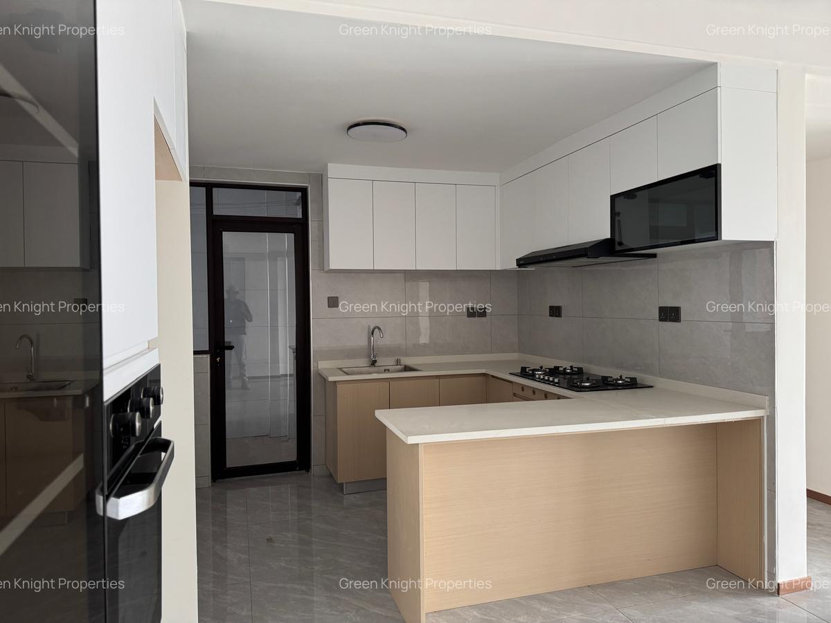 Serviced 3 Bed Apartment with En Suite in Riverside - 2