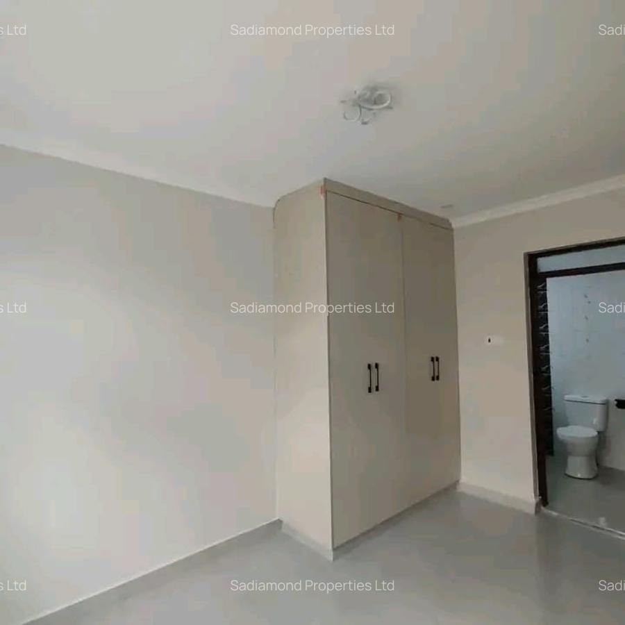 3 Bed House with En Suite in Kamakis - 6