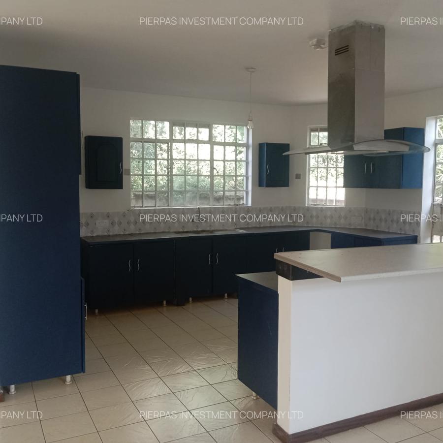 4 Bed Villa with En Suite in Spring Valley - 16