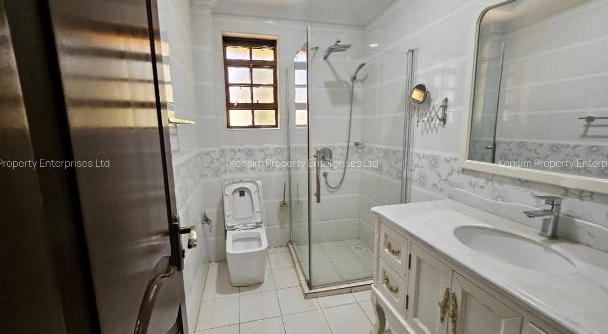 5 Bed House with En Suite in Runda - 17