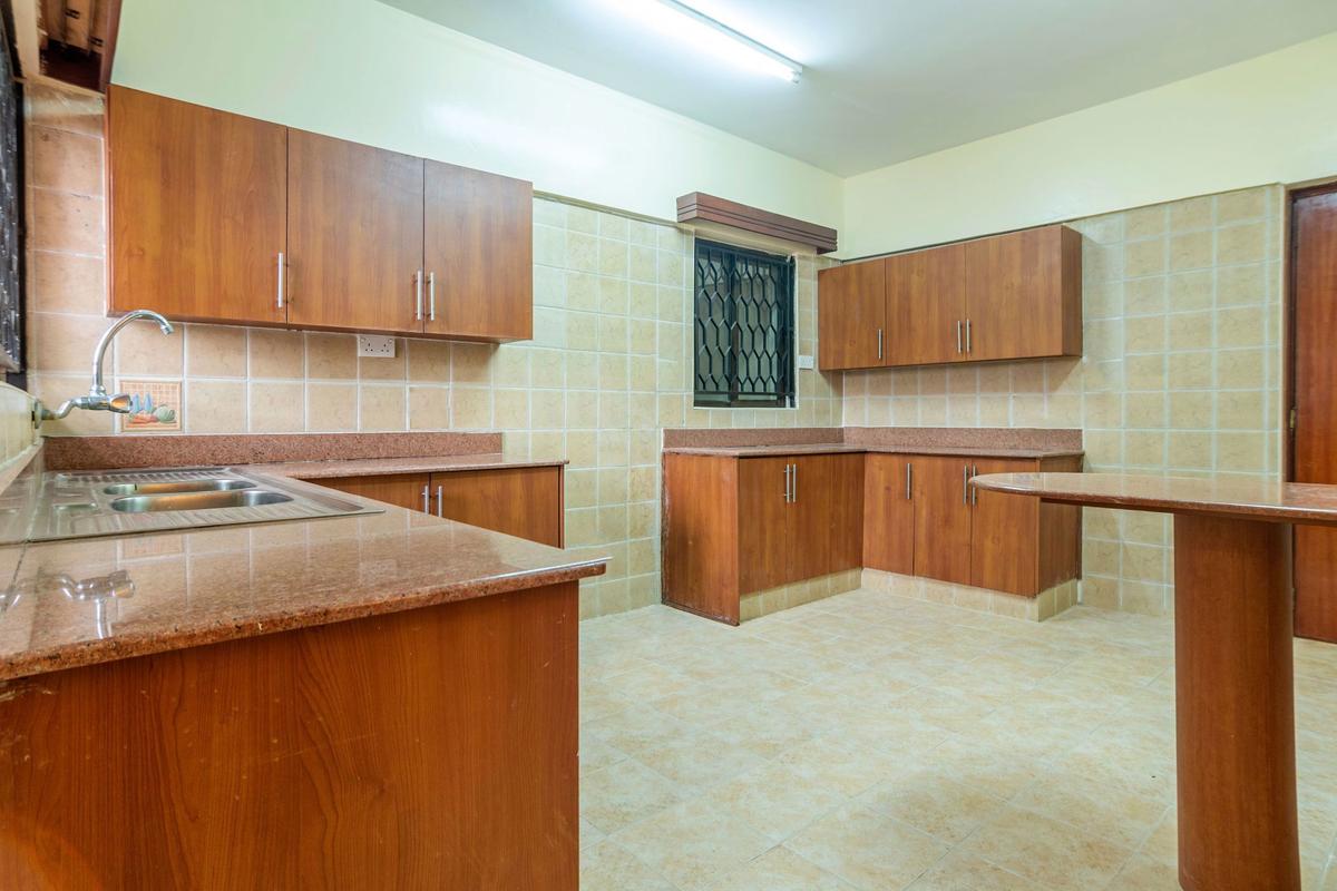 3 Bed Apartment with En Suite in Westlands Area - 6