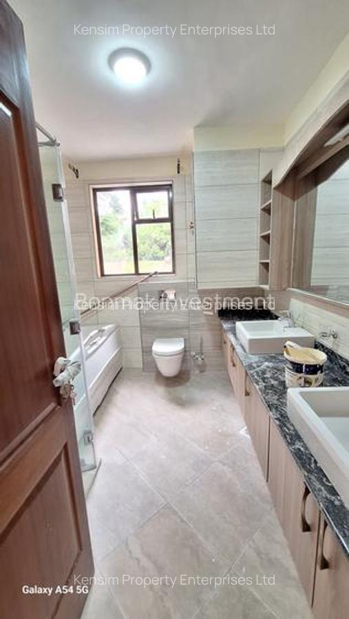 5 Bed Townhouse with En Suite in Lavington - 12