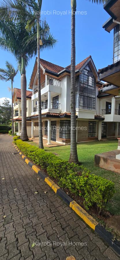 5 Bed Townhouse with En Suite at Lavington Green - 3