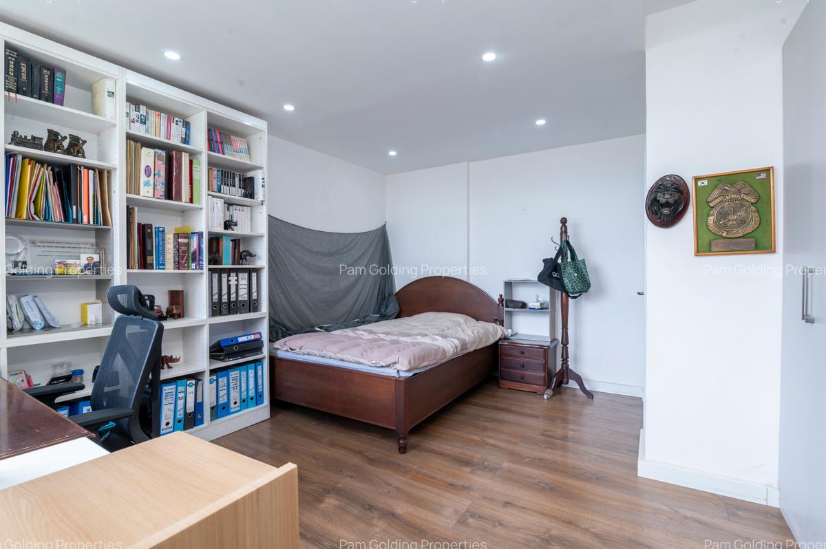 3 Bed Apartment with En Suite at Southpark Road - 9