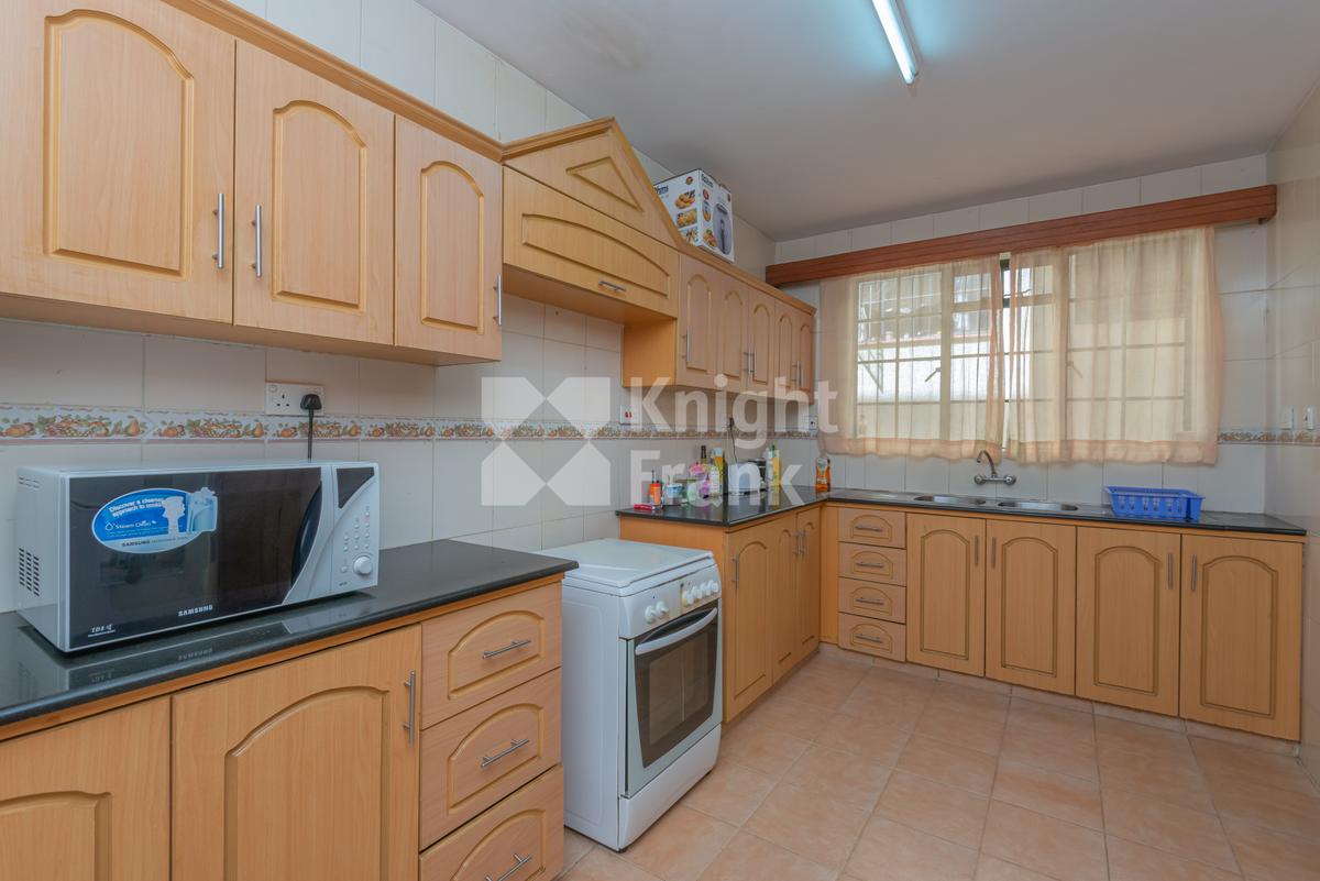 3 Bed Apartment with Parking at Masanduku Lane - 4