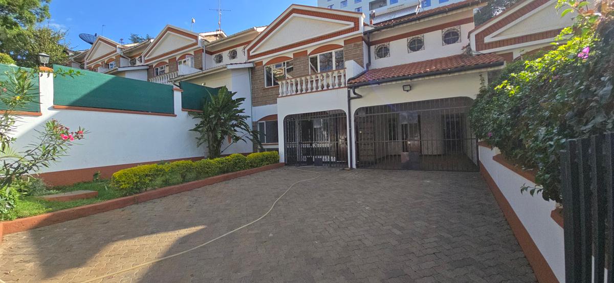 4 Bed Townhouse with En Suite at Brookside Drive - 2