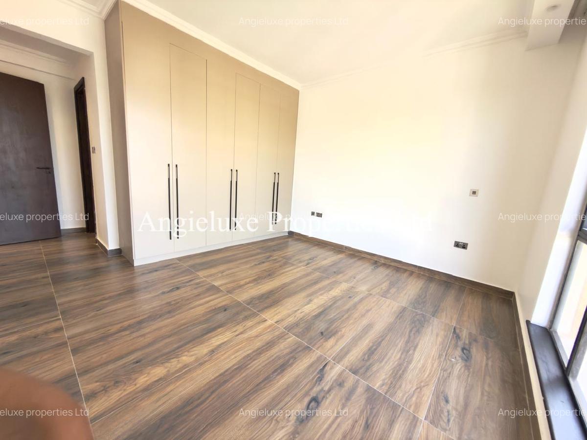 3 Bed Apartment with En Suite at Brookside Drive - 15