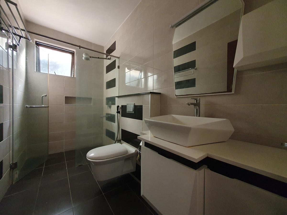 2 Bed Apartment with En Suite in Parklands - 10