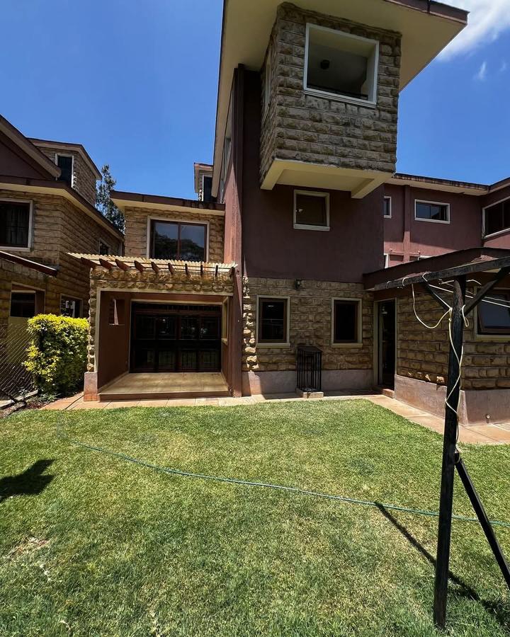 5 bed townhouse with en suite at lavington