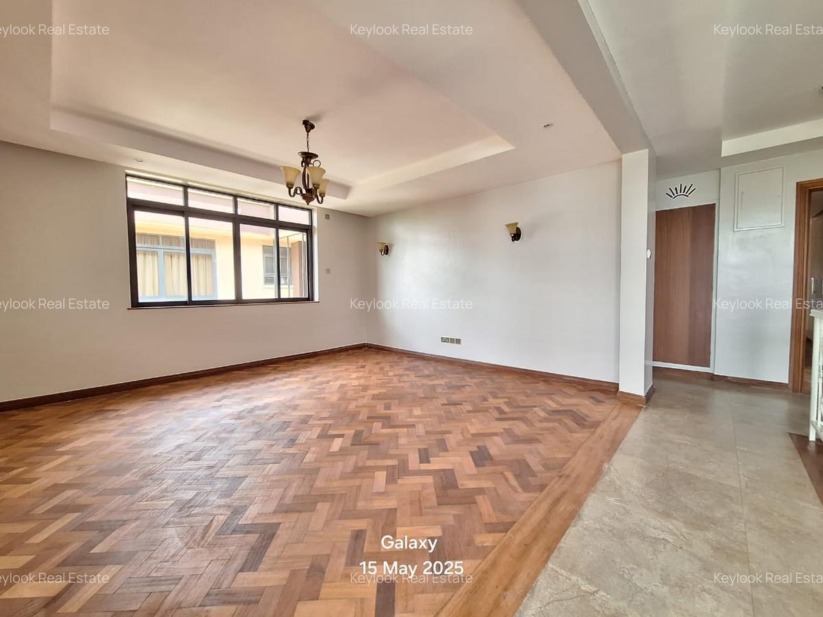 4 Bed Apartment with En Suite at Riverside Drive - 9