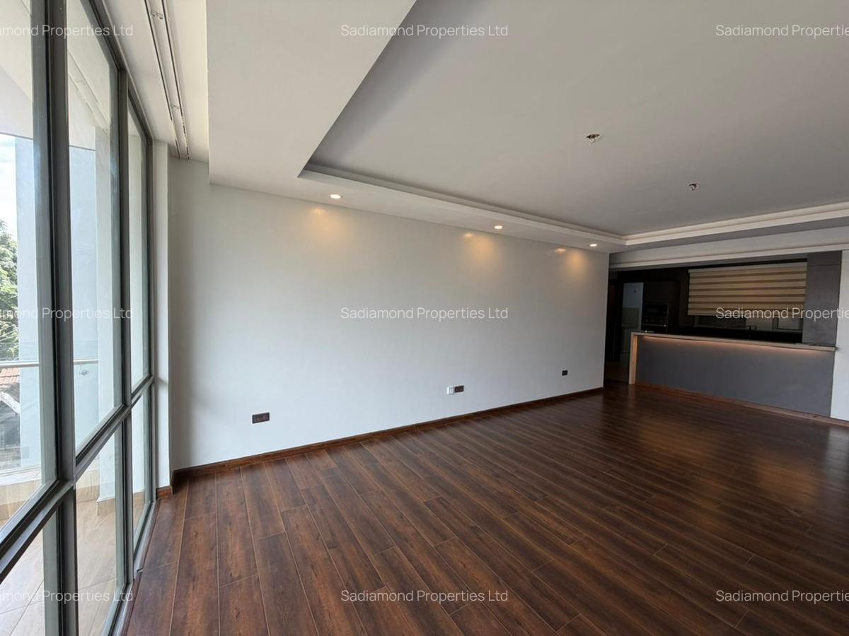 3 Bed Apartment with En Suite in Brookside - 2