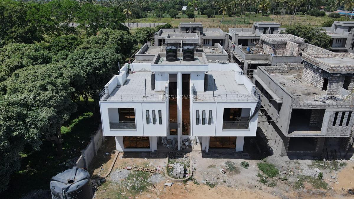 3 Bed Villa with Swimming Pool at Mtwapa - 1