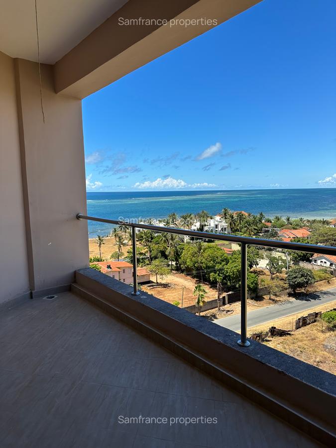 Serviced 2 Bed Apartment with En Suite at 1St Avanue - 1