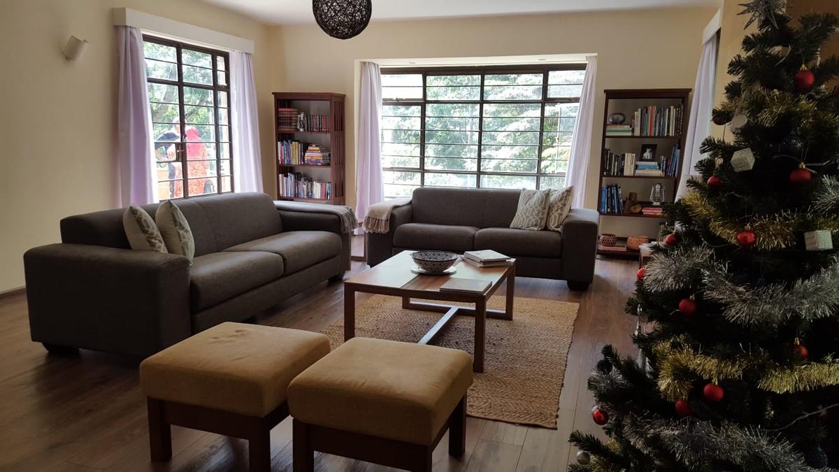 4 Bed House with En Suite in Rosslyn - 11