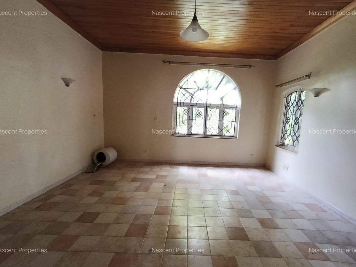 4 Bed House with En Suite at Hill View - 8