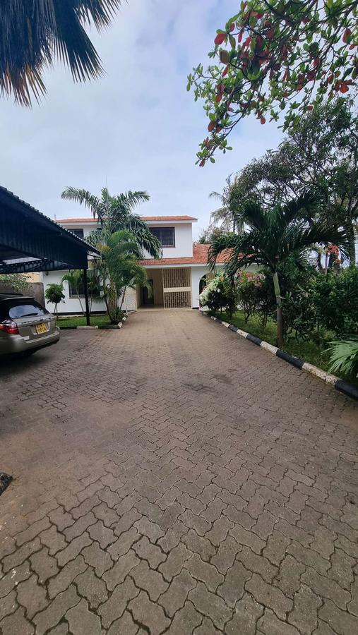 4 Bed House with En Suite at Nyali - 11