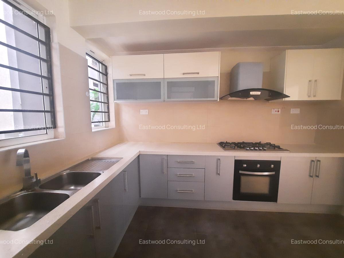 4 Bed Apartment with En Suite at Second Parklands - 6