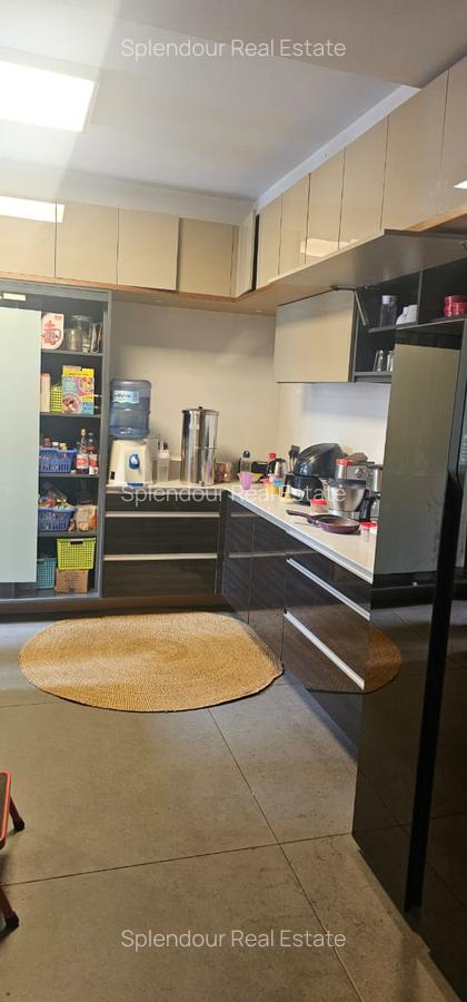 4 Bed Apartment with En Suite in Parklands - 16