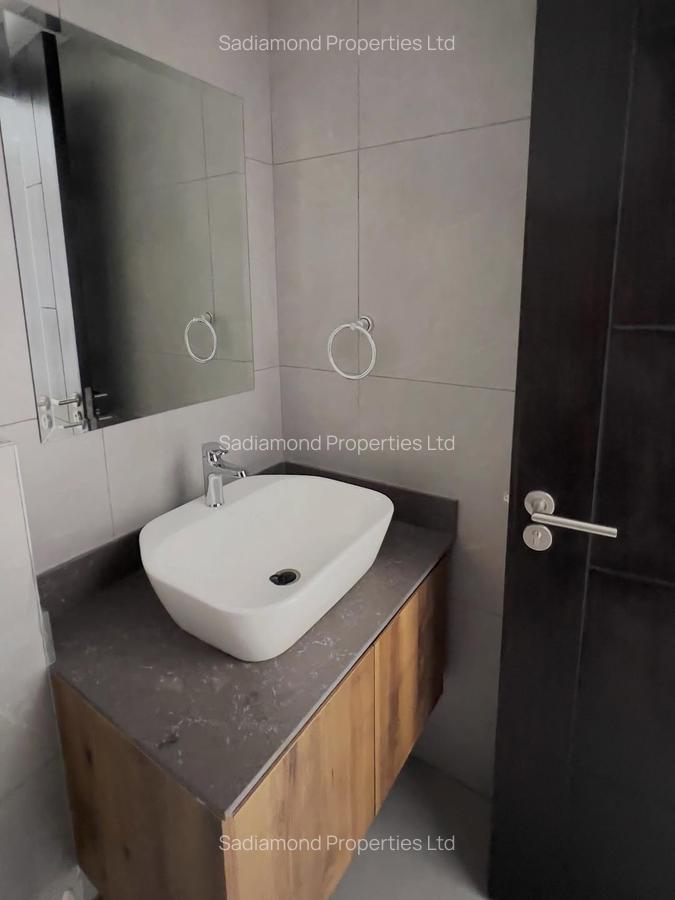 2 Bed Apartment with En Suite in General Mathenge - 4