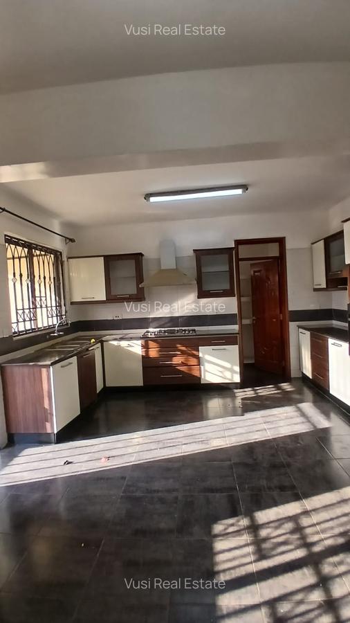 3 Bed Apartment with En Suite in Lavington - 14