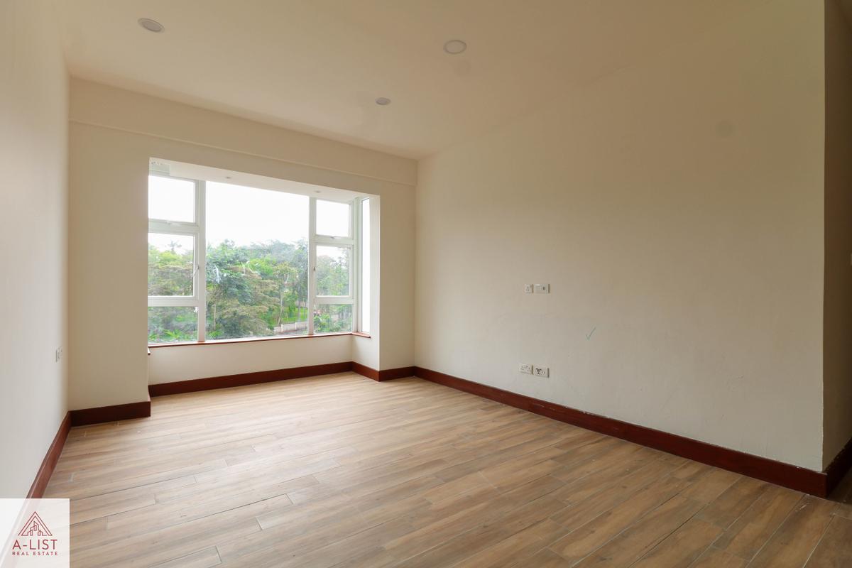 3 Bed Apartment with En Suite at City Park Drive - 6