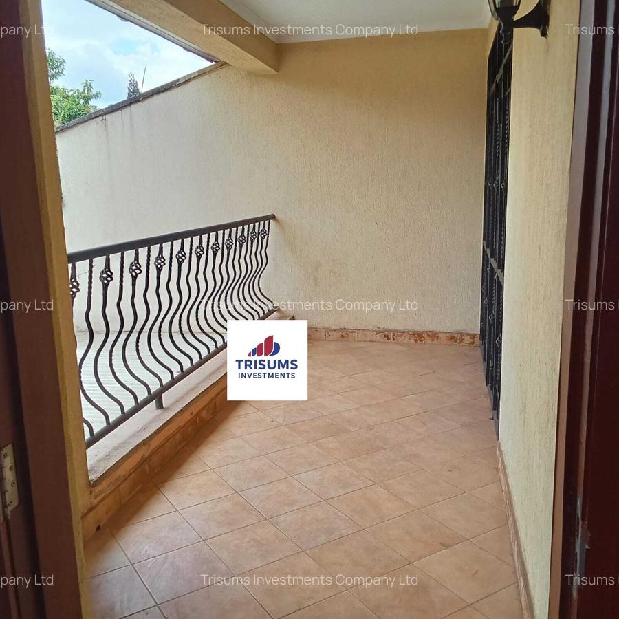 5 Bed Townhouse with En Suite at Grevellea Grove - 14