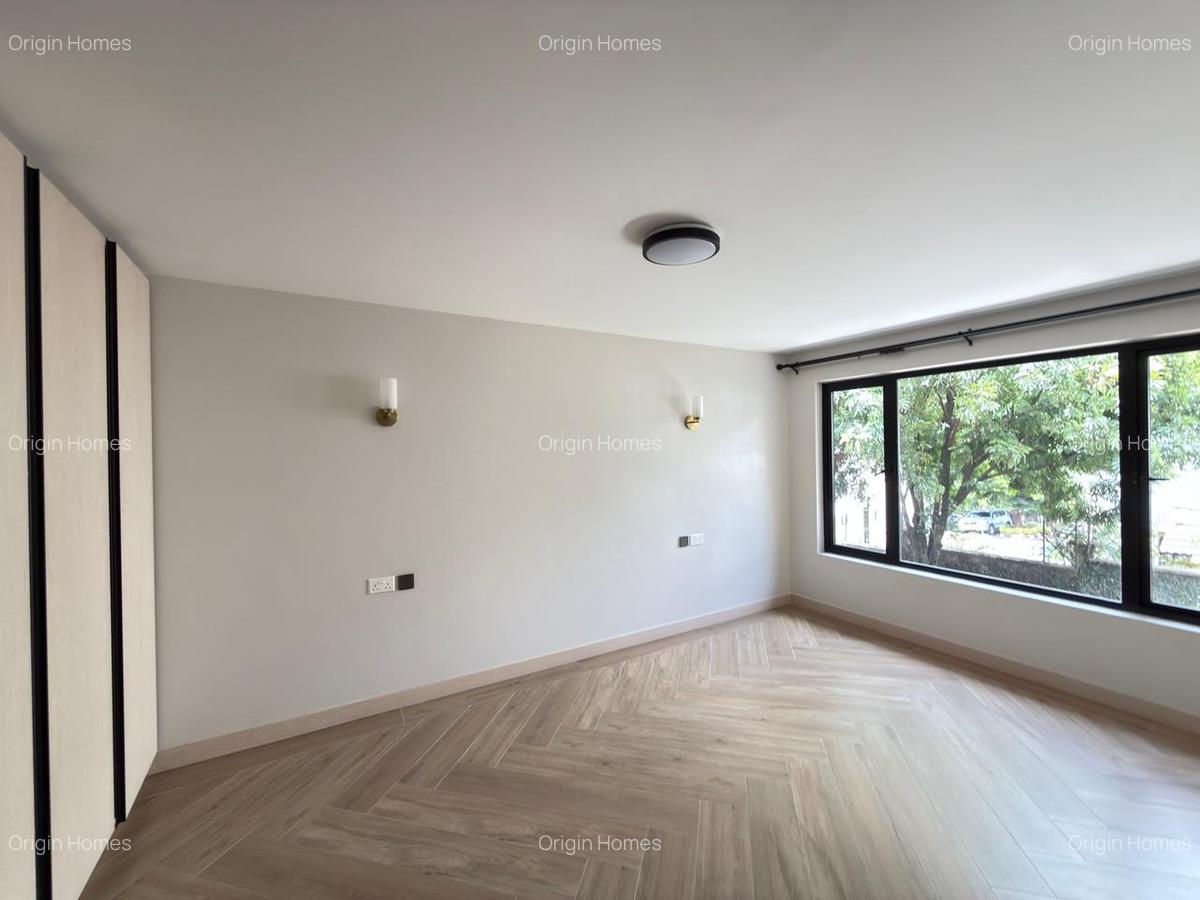 6 Bed Townhouse with En Suite at Lavington - 14