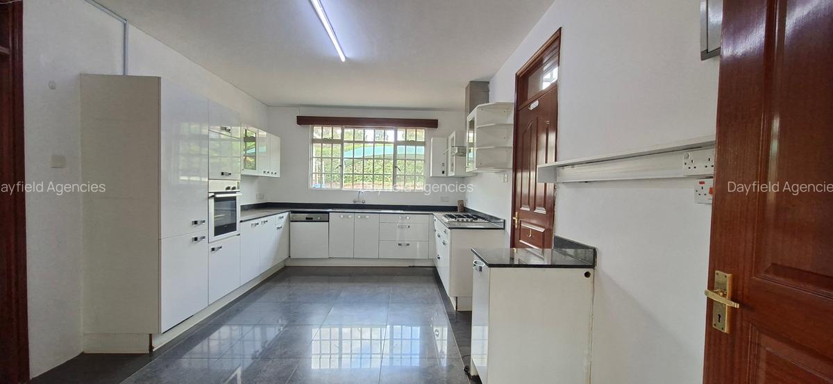 4 Bed House with En Suite at Nyari - 5