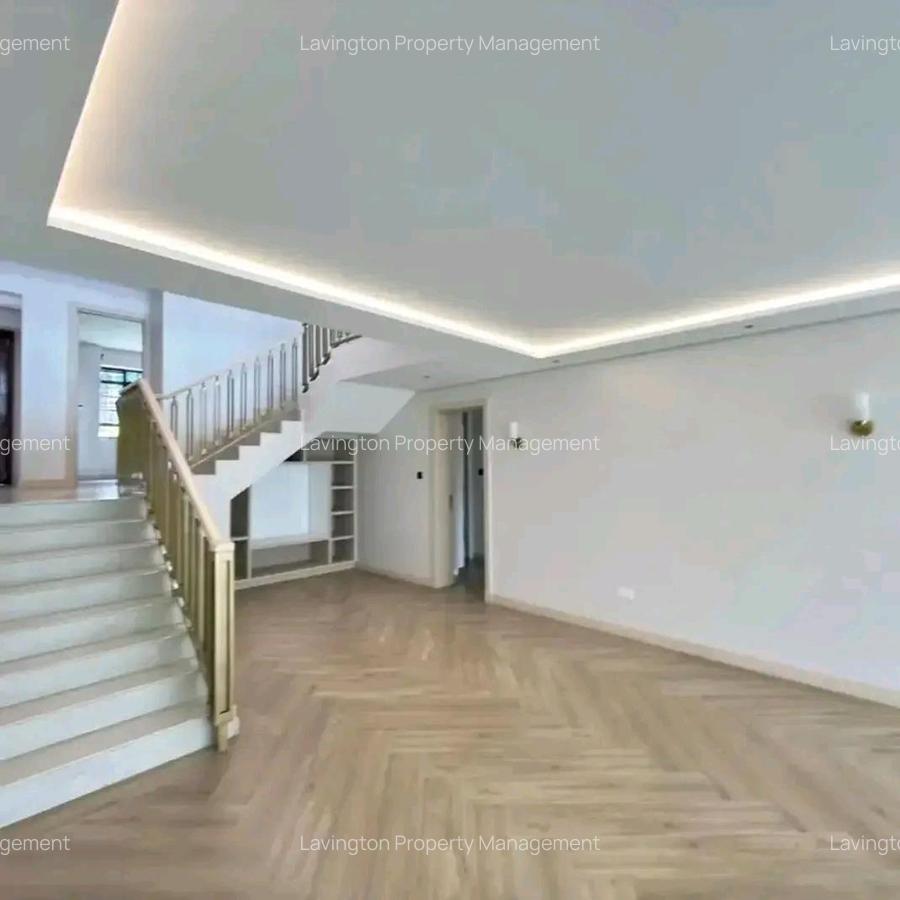 5 Bed Townhouse with En Suite at Lavington Green - 8