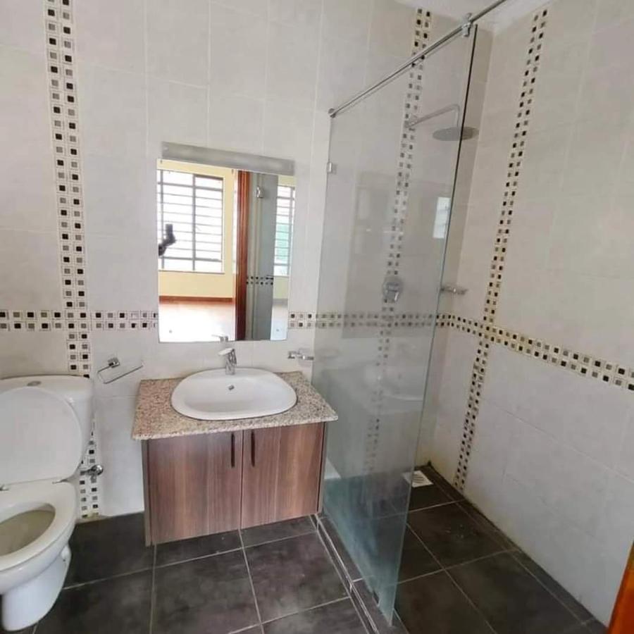 5 Bed Townhouse with En Suite at Lavington - 3