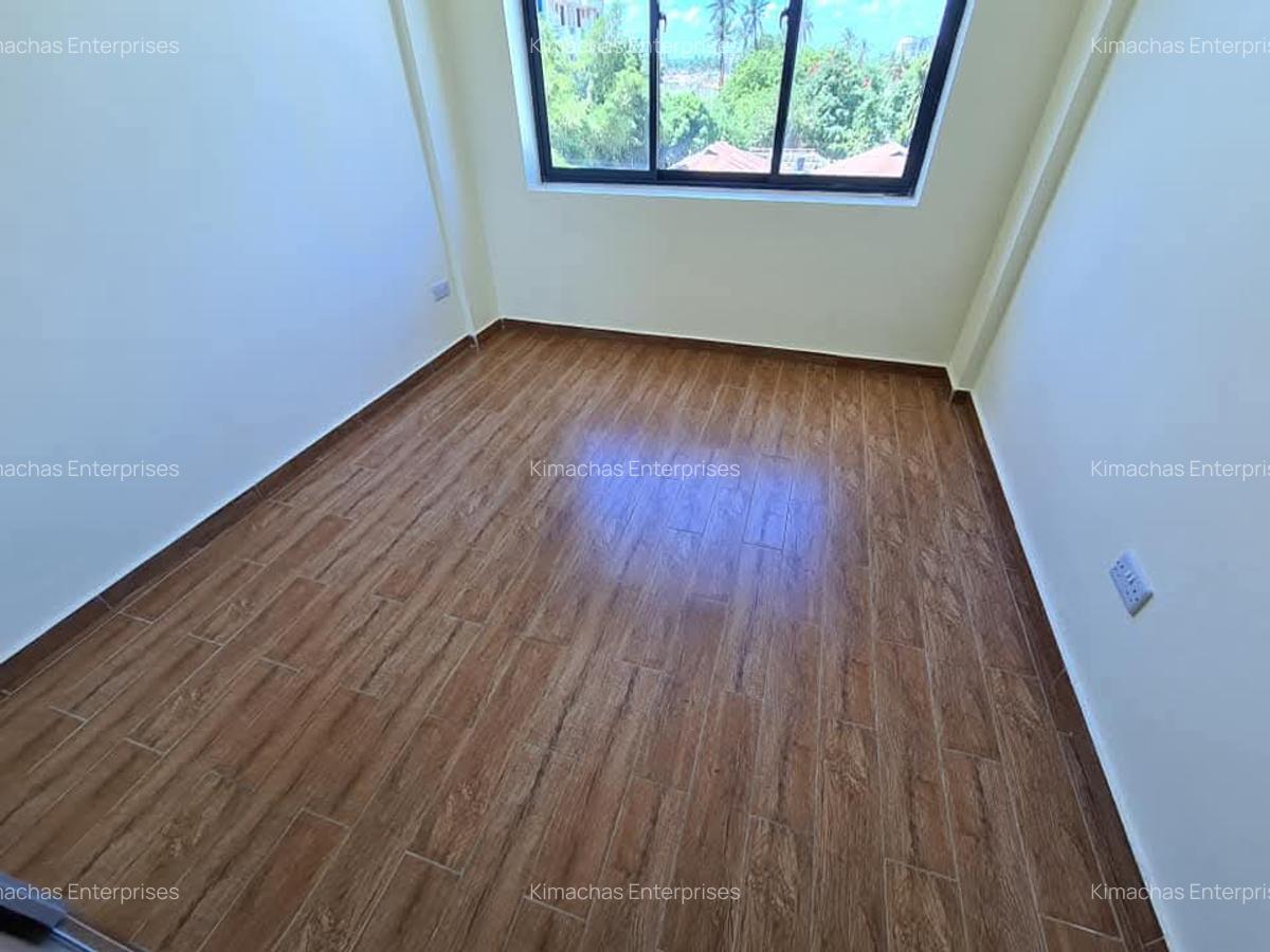 3 Bed Apartment with En Suite at Beach Road - 11